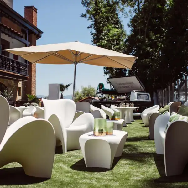 Furgo bar y terraza chill out Terraza Eco Chic HOTEL CUEVAS